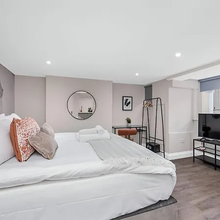Cozy Studio Perfect Blend Of Style & Convenience